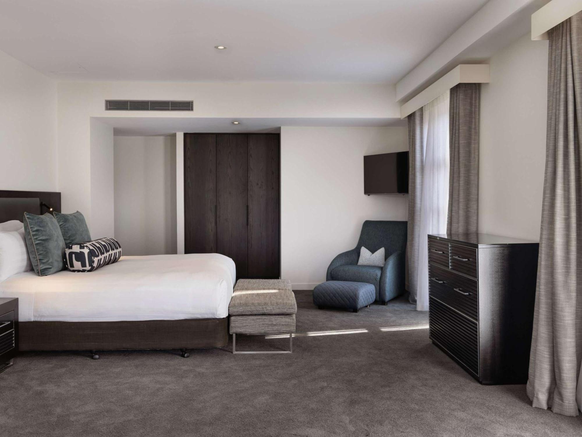 Sofitel & Hotel