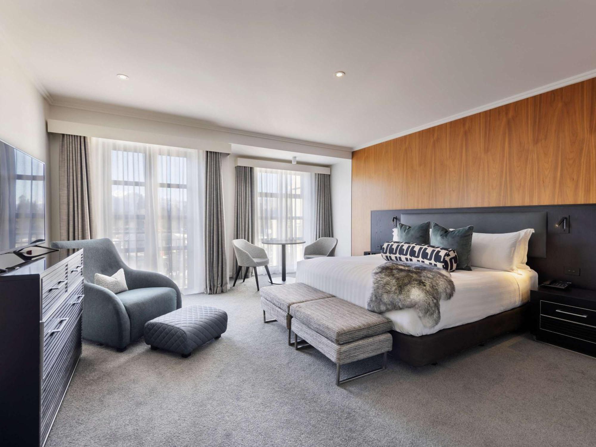 Sofitel & Hotel 5*